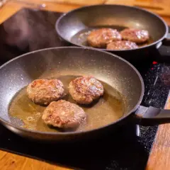 Ile stopni ma olej na patelni i jak zapewnić idealne smażenie