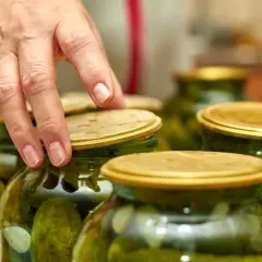 Jak pasteryzować ogórki w piekarniku? To szybsze niż myślisz!