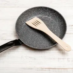 Wybierz najzdrowsze patelnie! Oto 7 cech kluczowych dla zdrowia