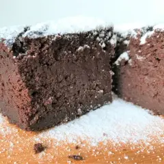 Brownie z buraka i banana fit - zdrowy deser bez wyrzeczeń [przepis]