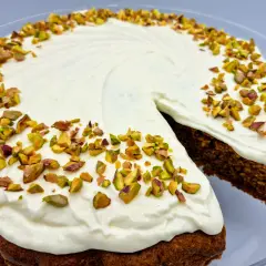 Najlepsze ciasto marchewkowe z pistacjami - przepis krok po kroku