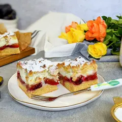 Pyszne ciasto ze śliwkami fit - przepis na zdrową wersję bez cukru