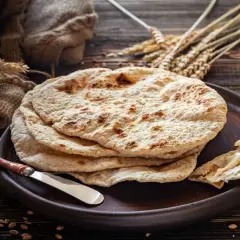 Domowe podpłomyki na patelni: prosty przepis krok po kroku + wskazówki