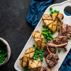 Perfekcyjne kotlety jagnięce z grilla – sekrety smaku i aromatu