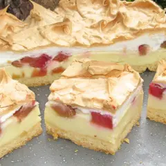 Tani przepis na ciasto z rabarbarem, który zaskoczy Twoich gości