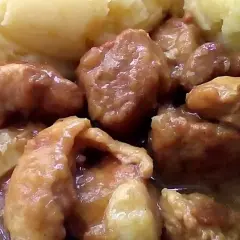 Jakie przyprawy do sosu z mięsa wieprzowego, by zachwycić smakiem?