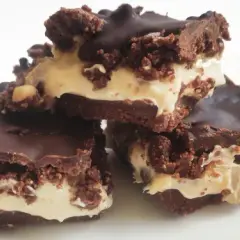 Domowy fit snickers bez cukru - najlepszy przepis na zdrową przekąskę