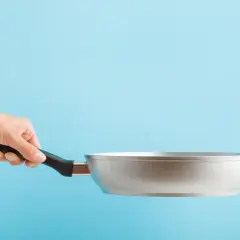Czy patelnia aluminiowa jest zdrowa? Poznaj kontrowersje i prawdę o ich użytkowaniu