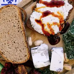 Oto aż 7 sposobów na sos z pomidorów z puszki! Kulinarna magia