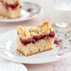 Szybkie pieczenie ciasta drożdżowego na małą blachę: krok po kroku