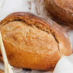 Jak odświeżyć pieczywo w mikrofali, aby uniknąć twardego chleba