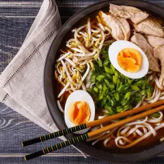 Gdzie kupić makaron ramen? Sprawdzone miejsca i porady zakupowe