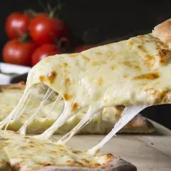 Jak odgrzać pizzę na patelni - prosty sposób na chrupiącą pizzę jak z pieca