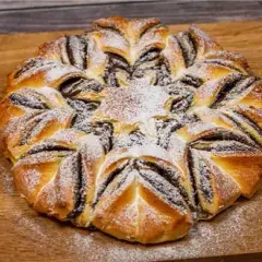 7 kroków do prostego ciasta drożdżowego: przepis dla każdego!