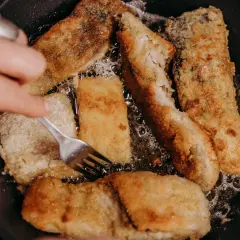 Jak długo smażyć kurczaka? To sekrety smażenia bez wysuszenia