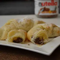 Rogaliki z ciasta francuskiego z Nutellą! Słodki przepis w 15 minut