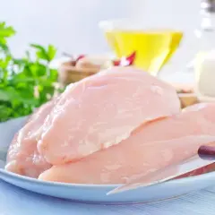 Prawda o kaloriach w filecie z piersi kurczaka: Ile jest w porcji?