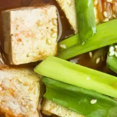 Pyszna zupa kim chi: przepis na rozgrzewającą potrawę z Korei