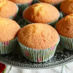 Przepis na zdrowe babeczki jogurtowe bez cukru - domowy wypiek FIT