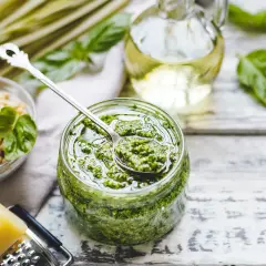 Pesto z bazylii do czego podawać – zaskakujące pomysły na dania