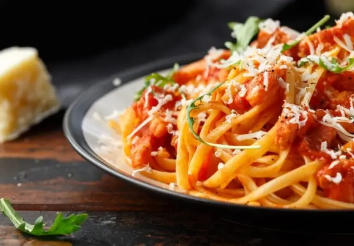 Jakie przyprawy do sosu bolognese, aby uzyskać wyjątkowy smak?