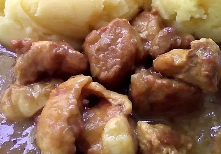 Jakie przyprawy do sosu z mięsa wieprzowego, by zachwycić smakiem?