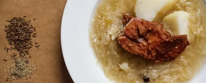 Ile kalorii ma zupa kapuśniak z ziemniakami? Zaskakujące wartości!
