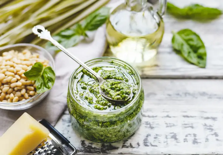Pesto z bazylii do czego podawać – zaskakujące pomysły na dania