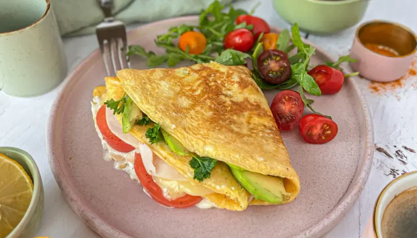 Przepis na zdrowy omlet, który zaskoczy smakiem i wartościami odżywczymi