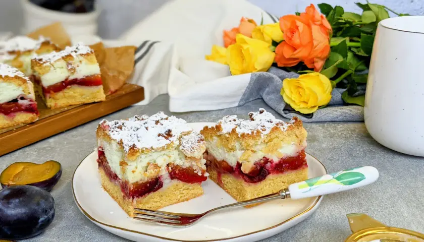 Pyszne ciasto ze śliwkami fit - przepis na zdrową wersję bez cukru