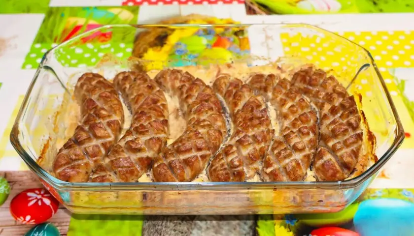 Biała kiełbasa z cebulą! 5 smakowitych przepisów na Wielkanoc