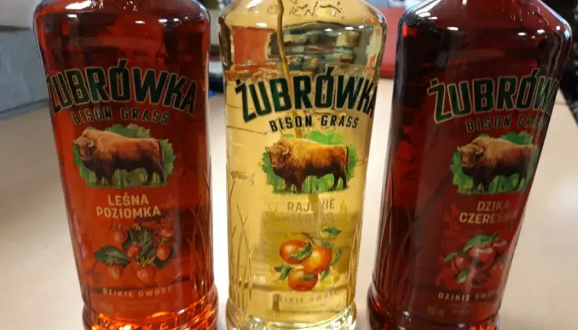 Ile kosztuje karton wódki Żubrówki? Sprawdź ceny i oferty w sklepach