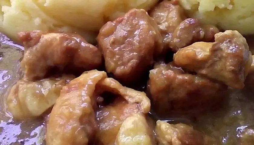 Jakie przyprawy do sosu z mięsa wieprzowego, by zachwycić smakiem?