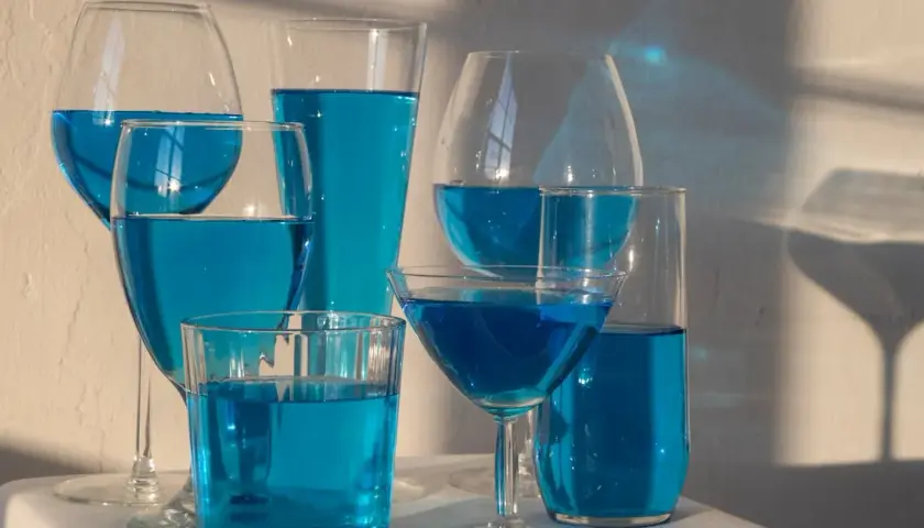Krewetki koktajlowe to najlepszy przepis na imprezę w stylu retro