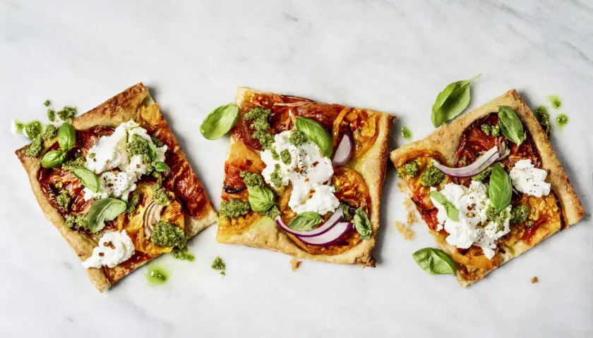 Domowy przepis na fit pizzę z patelni - oszczędź 300 kcal już dziś!