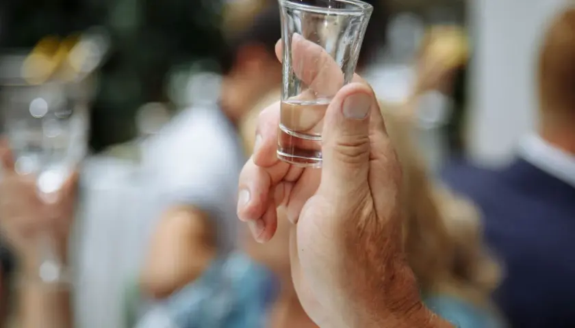 Czy po whisky jest kac? Poznaj przyczyny i sposoby na uniknięcie kaca
