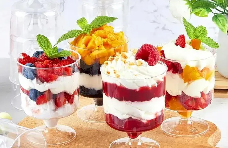 Kieliszki do deserów plastikowe: wybierz idealne na każde przyjęcie