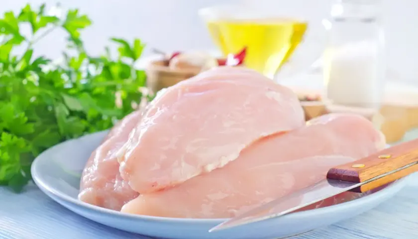 Prawda o kaloriach w filecie z piersi kurczaka: Ile jest w porcji?