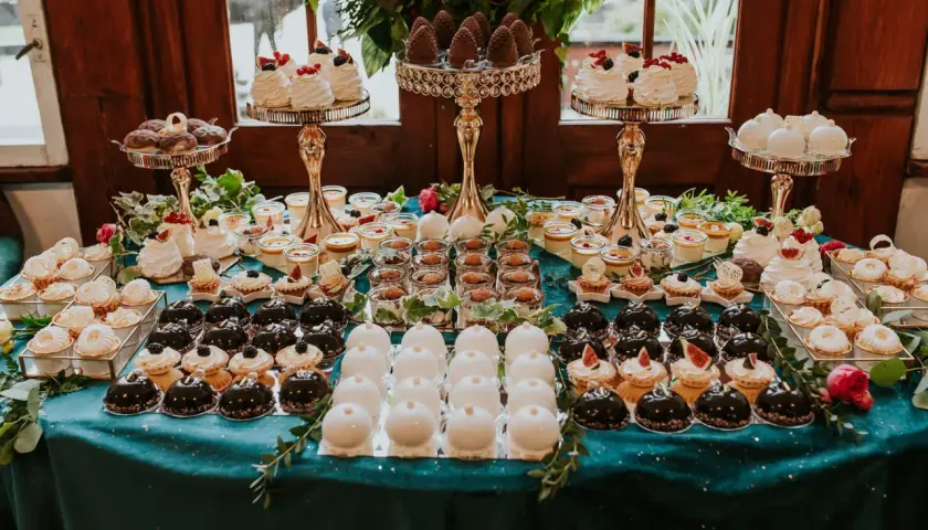 Naczynia na słodki stół: jak stworzyć efektowny candy bar