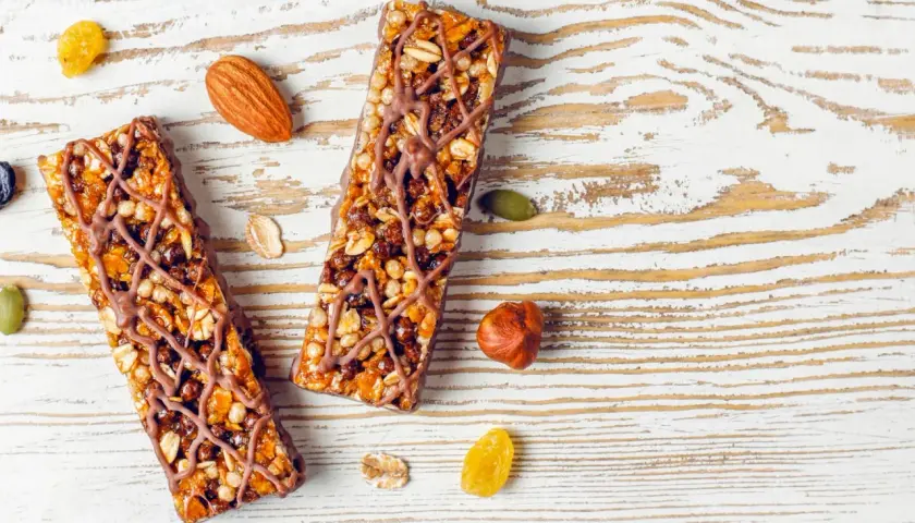 Co dają batony proteinowe i jak mogą wspierać Twoje cele fitness?