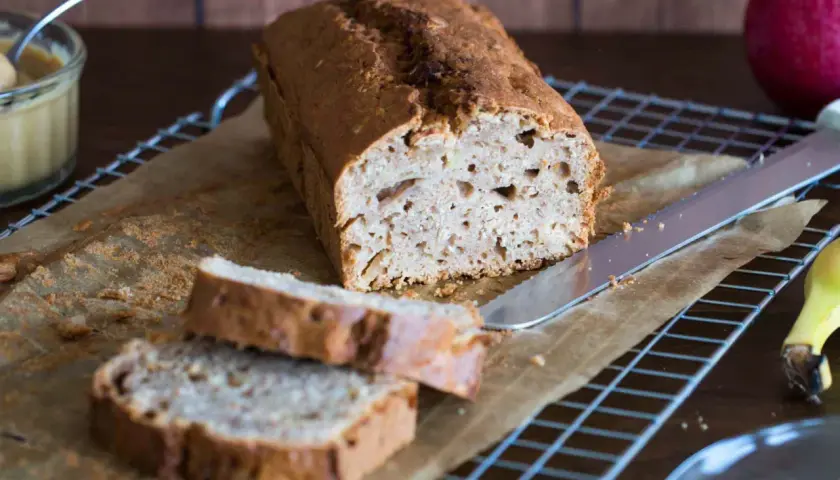 Przepis na pyszny chlebek bananowy z jabłkami - prosty i zdrowy