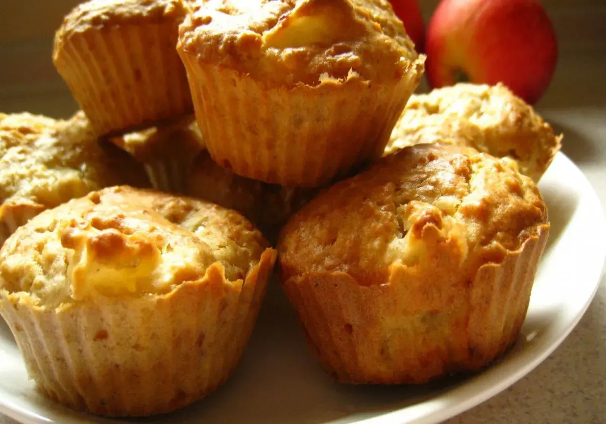 Zdrowe muffinki owsiane z bananem i jabłkiem - proste przepisy, wartości odżywcze i porady